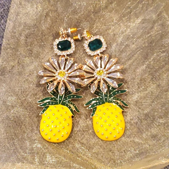 Pineapple earrings - Picture 1 of 5